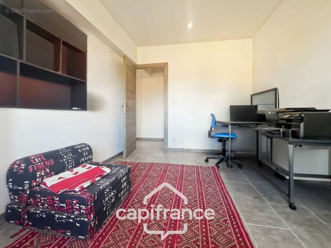 LES TAILLADES, maison individuelle de plain pied  de 210 m2, en campagne,  4 chambres, sur un terrain de 2900 m2 environ, piscin - photo 38