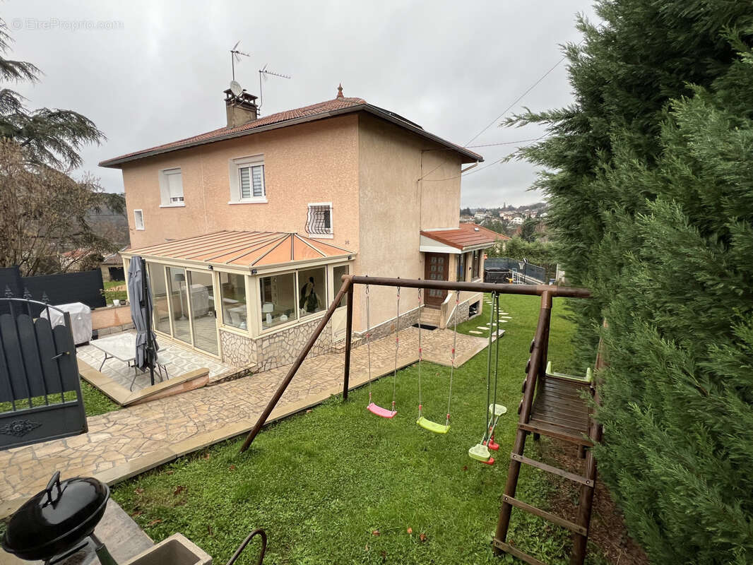 Maison à LE CHAMBON-FEUGEROLLES