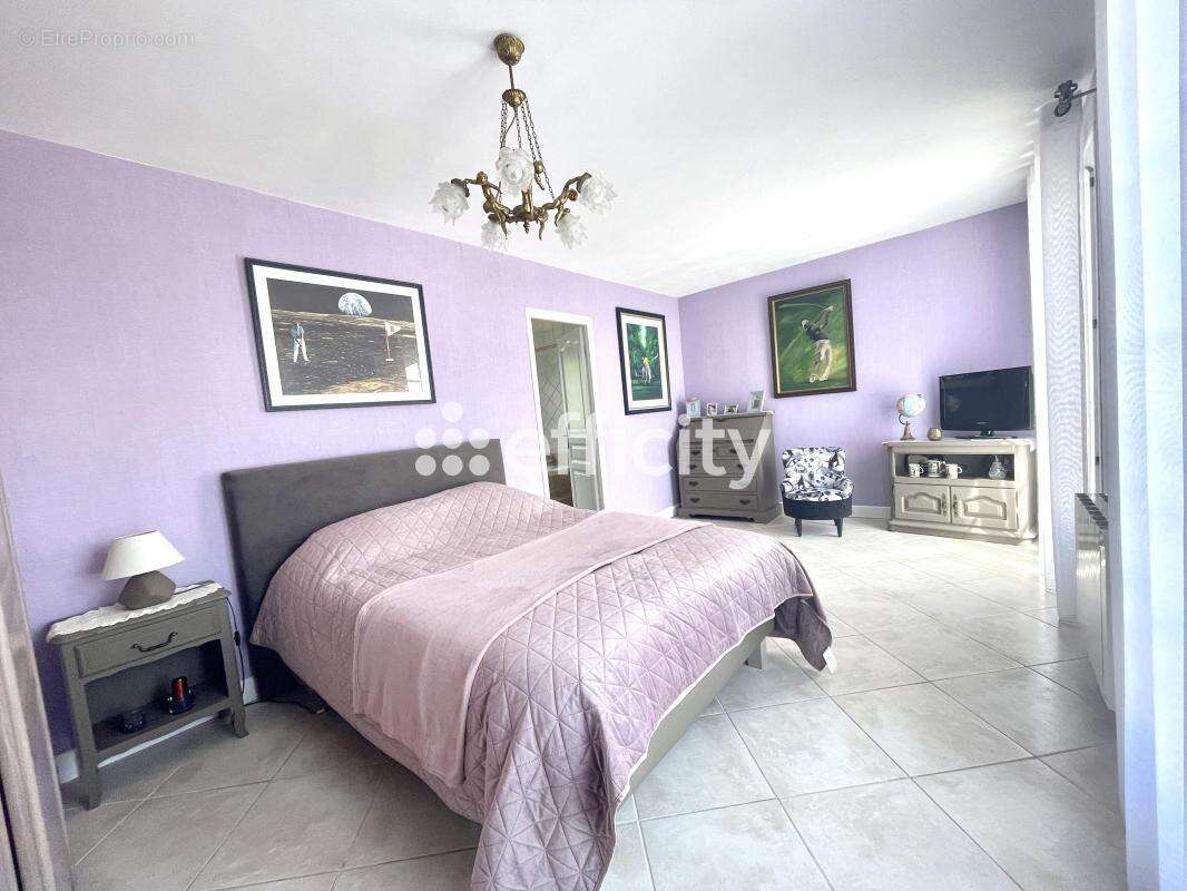 Maison à VER-SUR-LAUNETTE