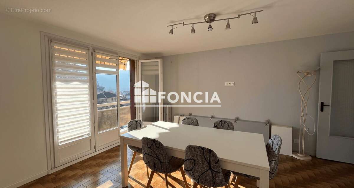 Appartement à VIZILLE