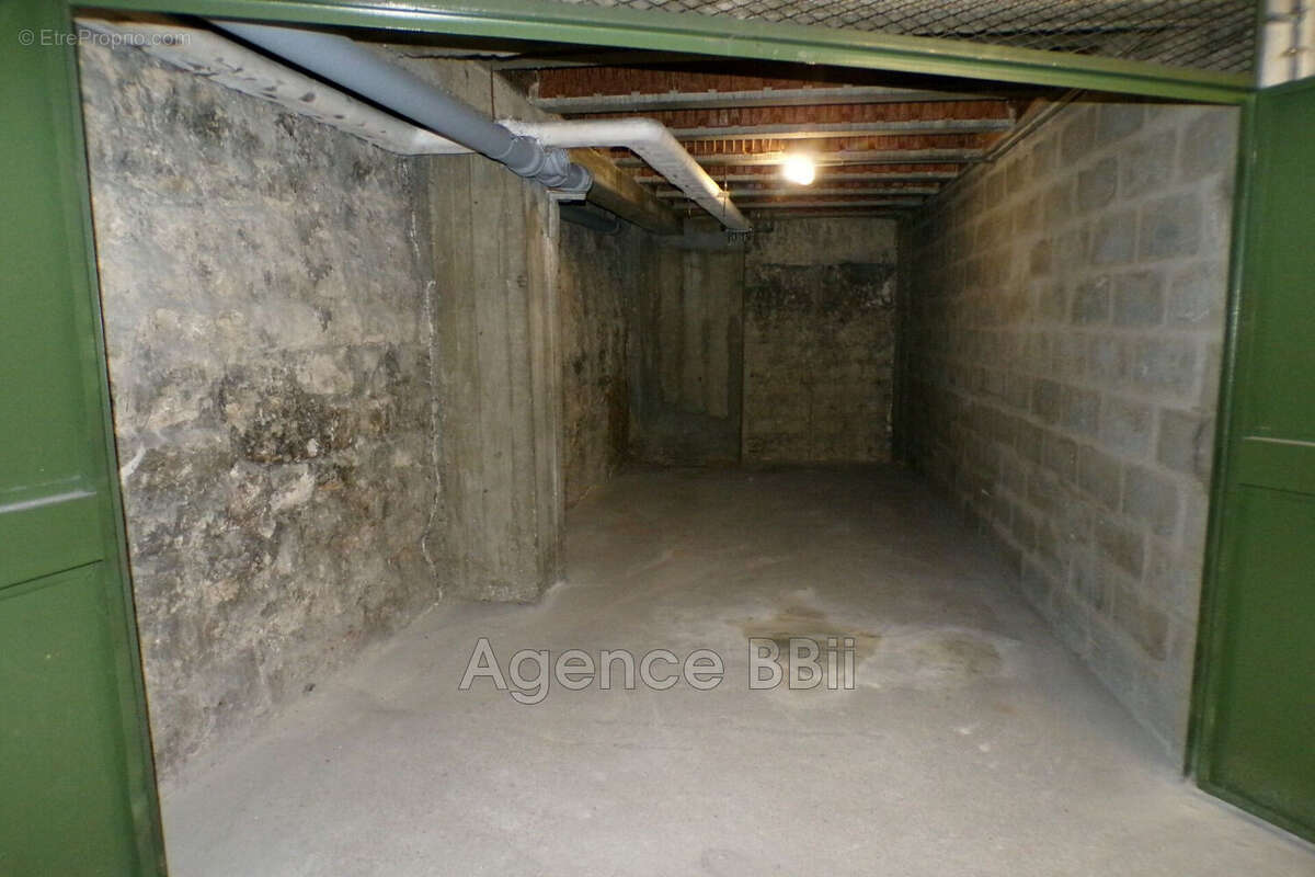 Parking à PARIS-14E