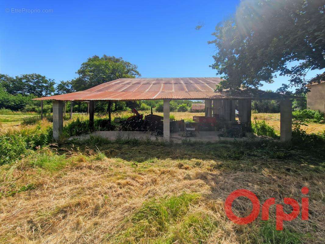 Maison avec grange et dépendances - photo 16