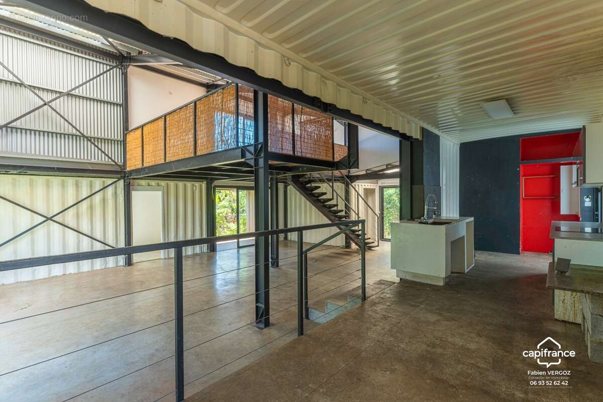 Maison F3/4 contemporaine en containers et ossature métallique – Duparc, Sainte-Marie - photo 2