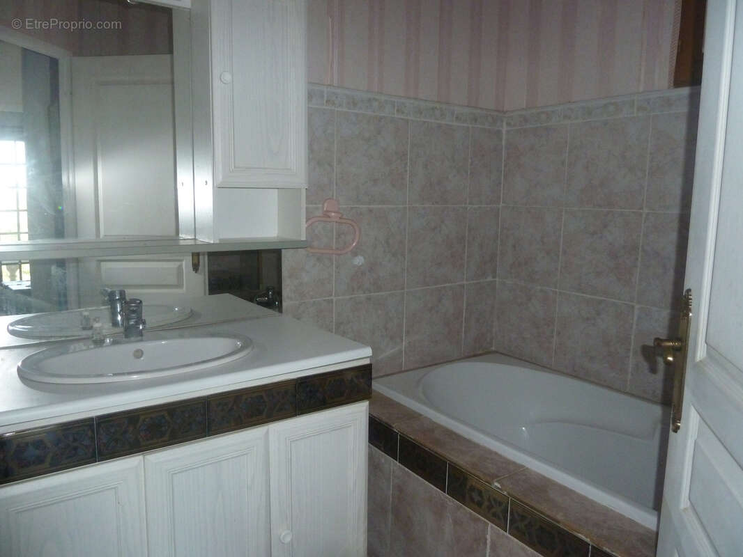 Maison à PUY-L&#039;EVEQUE