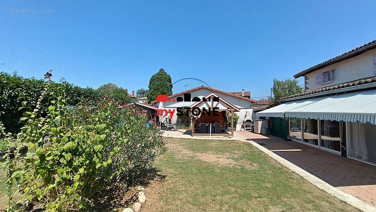Bâgé le Châtel, ancienne ferme rénovée, 123 M² sur 683 m² - photo 2
