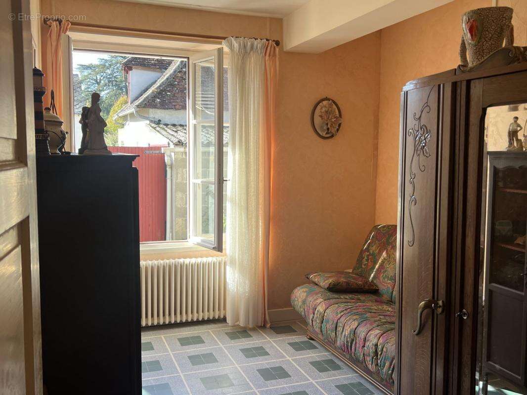 Maison à AZAY-LE-FERRON