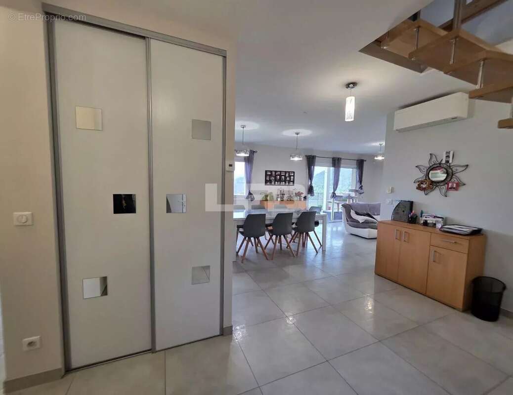 Maison à CREMPIGNY-BONNEGUETE