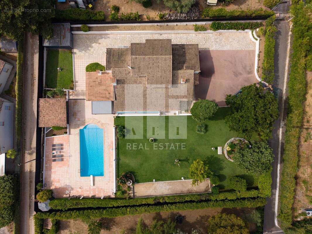 Baisse de prix - mougins - villa 4 ch avec piscine et magnifique terrain plat - photo 2