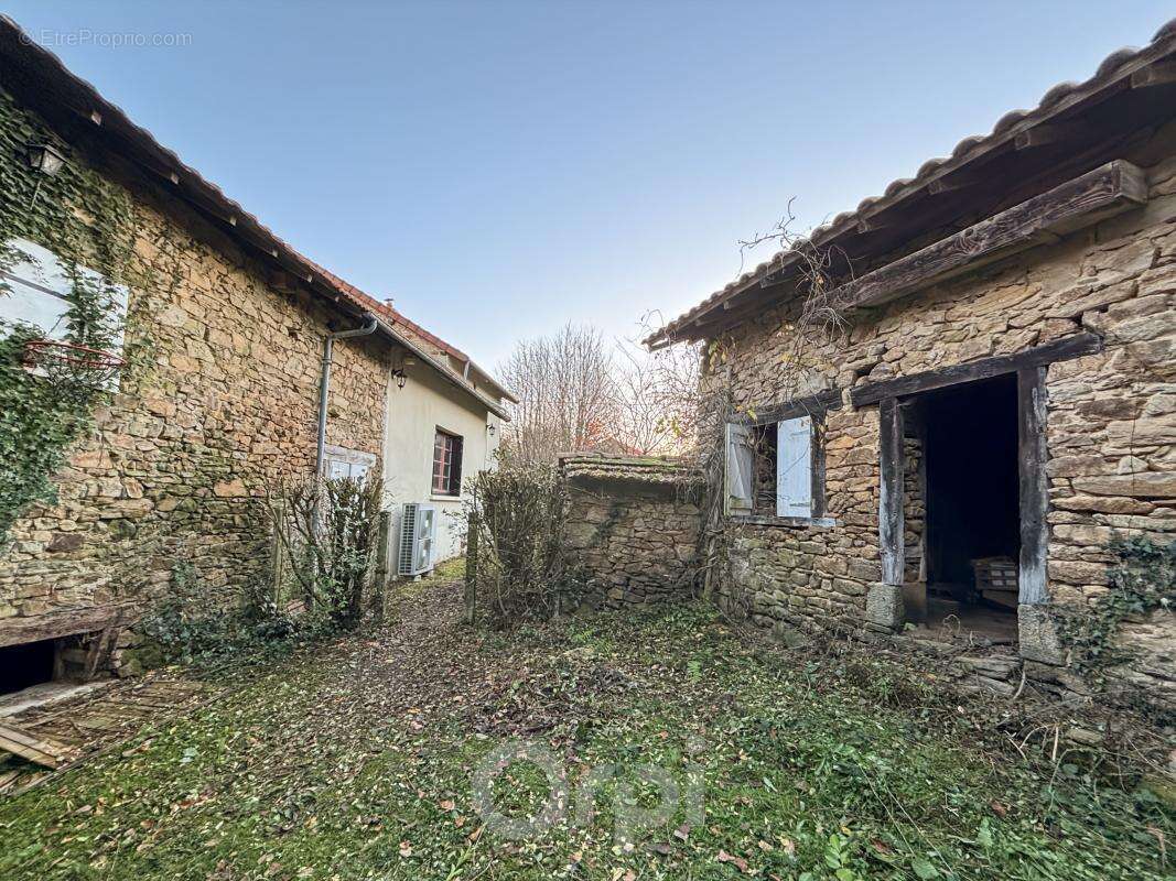 Maison à SAINT-LAURENT-LES-EGLISES