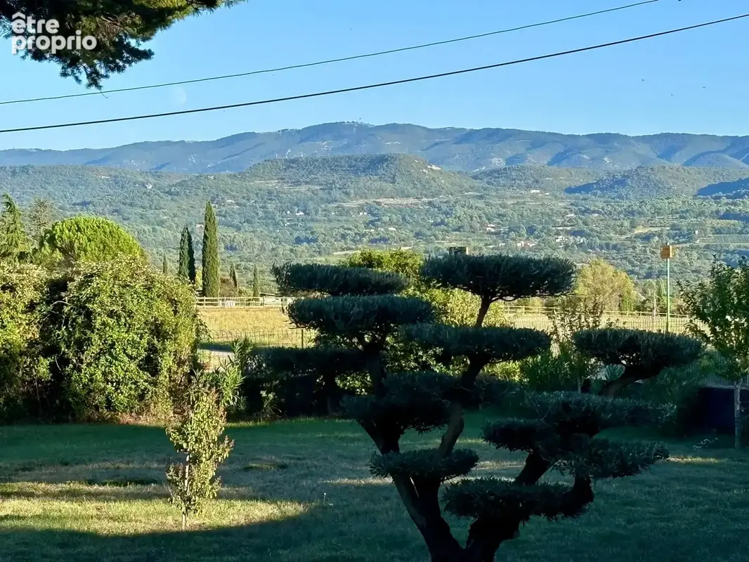 Luberon. A vendre Propriété exceptionnelle à vendre aux portes du magnifique village de Roussillon - photo 2