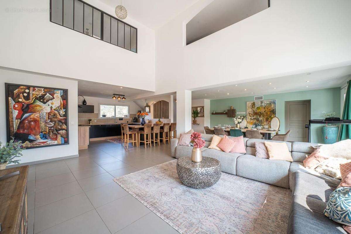 URGENT! Villa 9/10 pièces de 250m² sur terrain de 1250m² avec piscine à vendre / Céret 66400-66490 Vivès _ Saint-Jean-Pla-de-Cor - photo 5