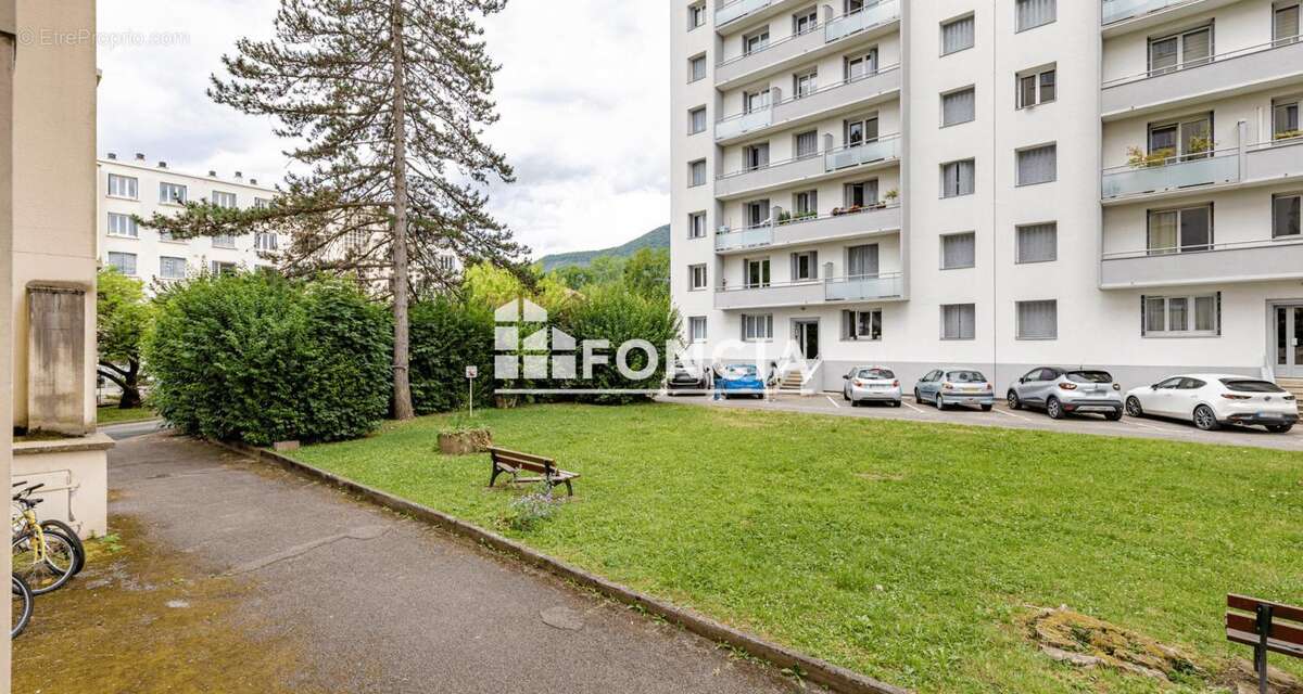 Appartement à MEYLAN