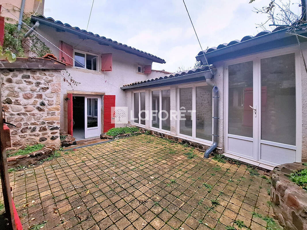 Maison à LA CHAPELLE-DE-GUINCHAY