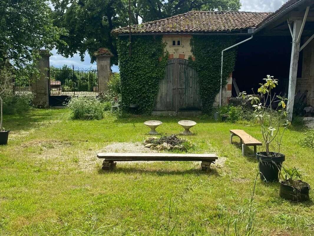 Maison à CHEF-BOUTONNE