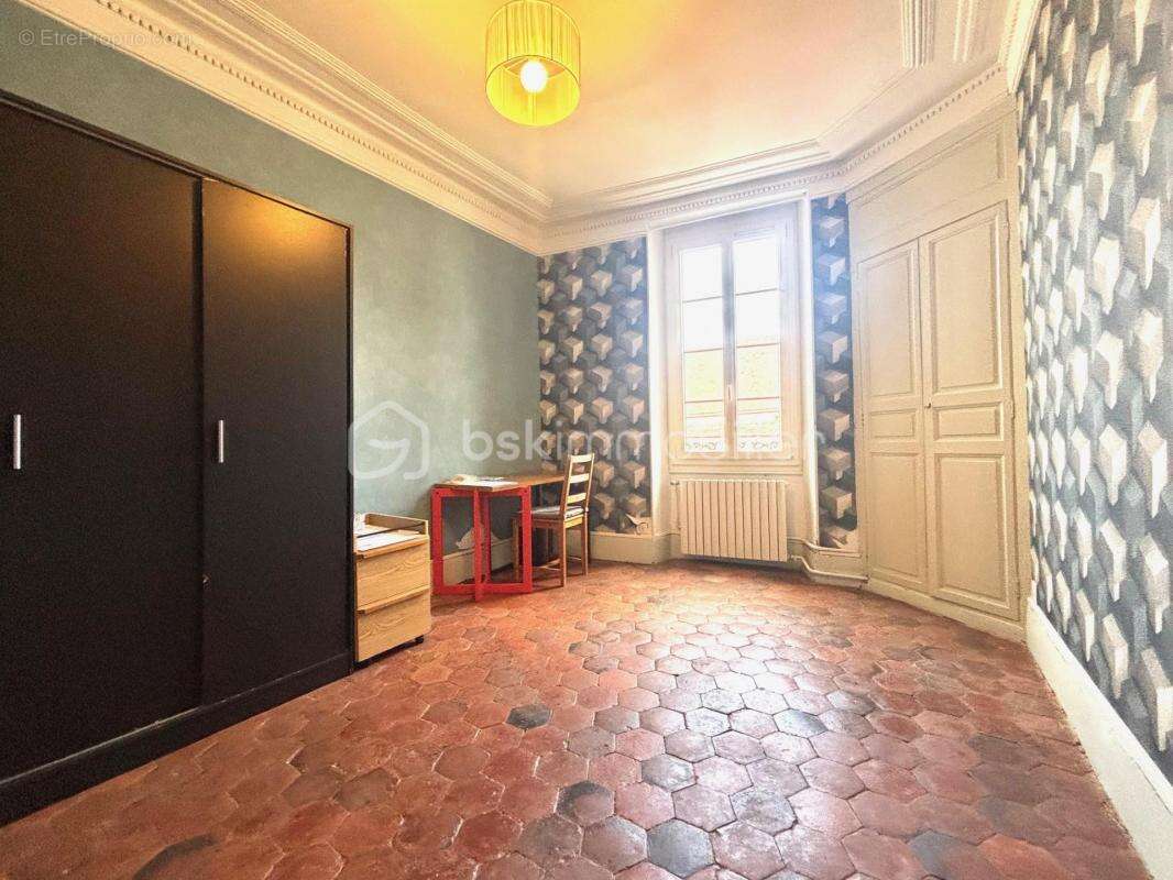 Maison à VILLENEUVE-SUR-YONNE