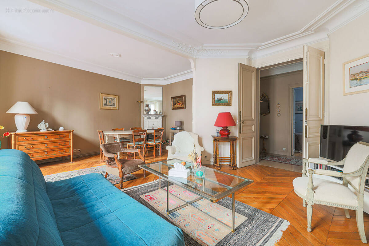 Appartement à PARIS-17E