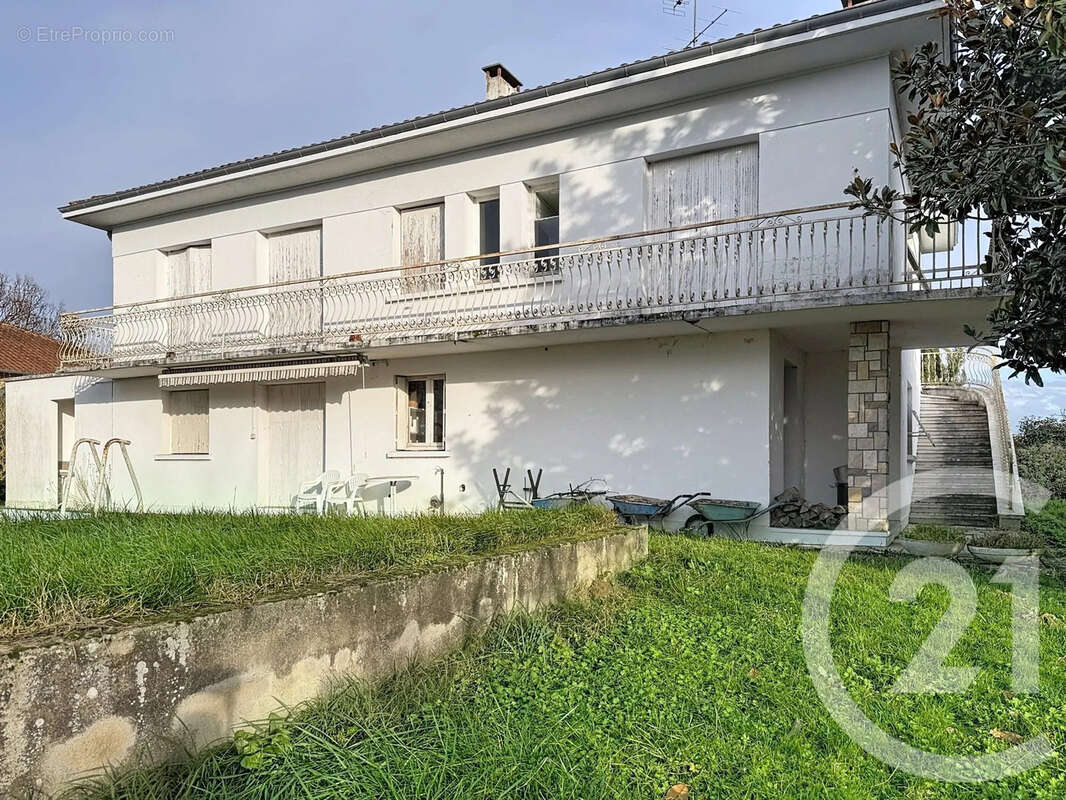 Maison à SAINT-ETIENNE-DE-TULMONT