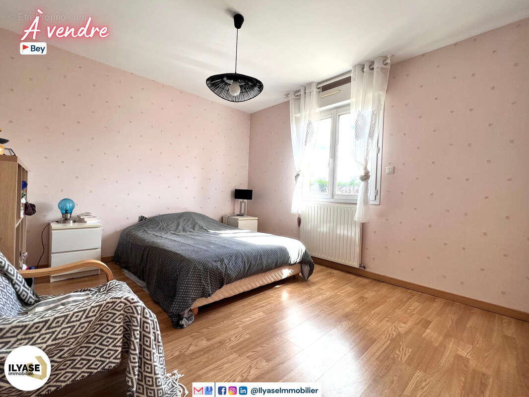 Maison 5 pièces  4 CH  1101 m2 - photo 19