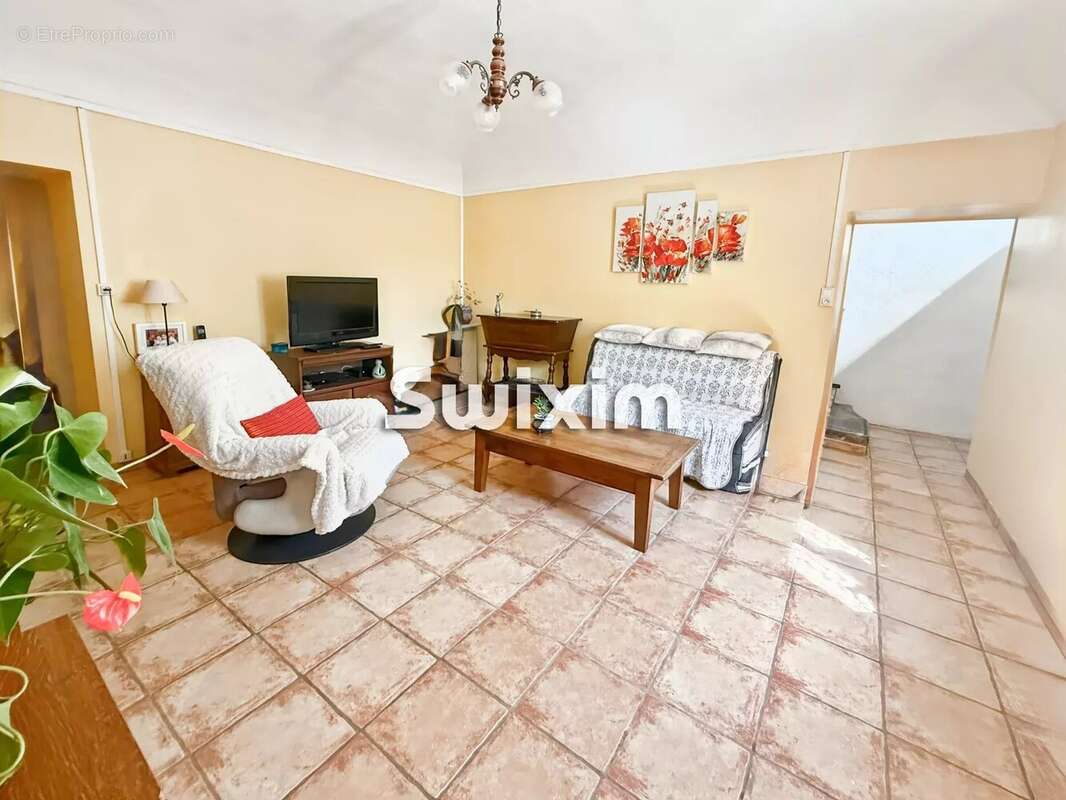 Maison à SAINT-MONTAN