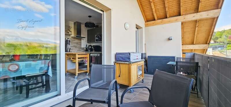 Appartement à PRINGY