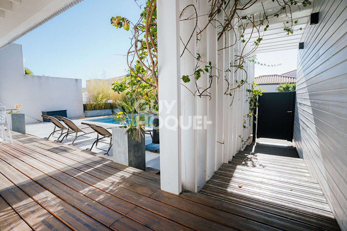 Maison à VILLENEUVE-DE-LA-RAHO