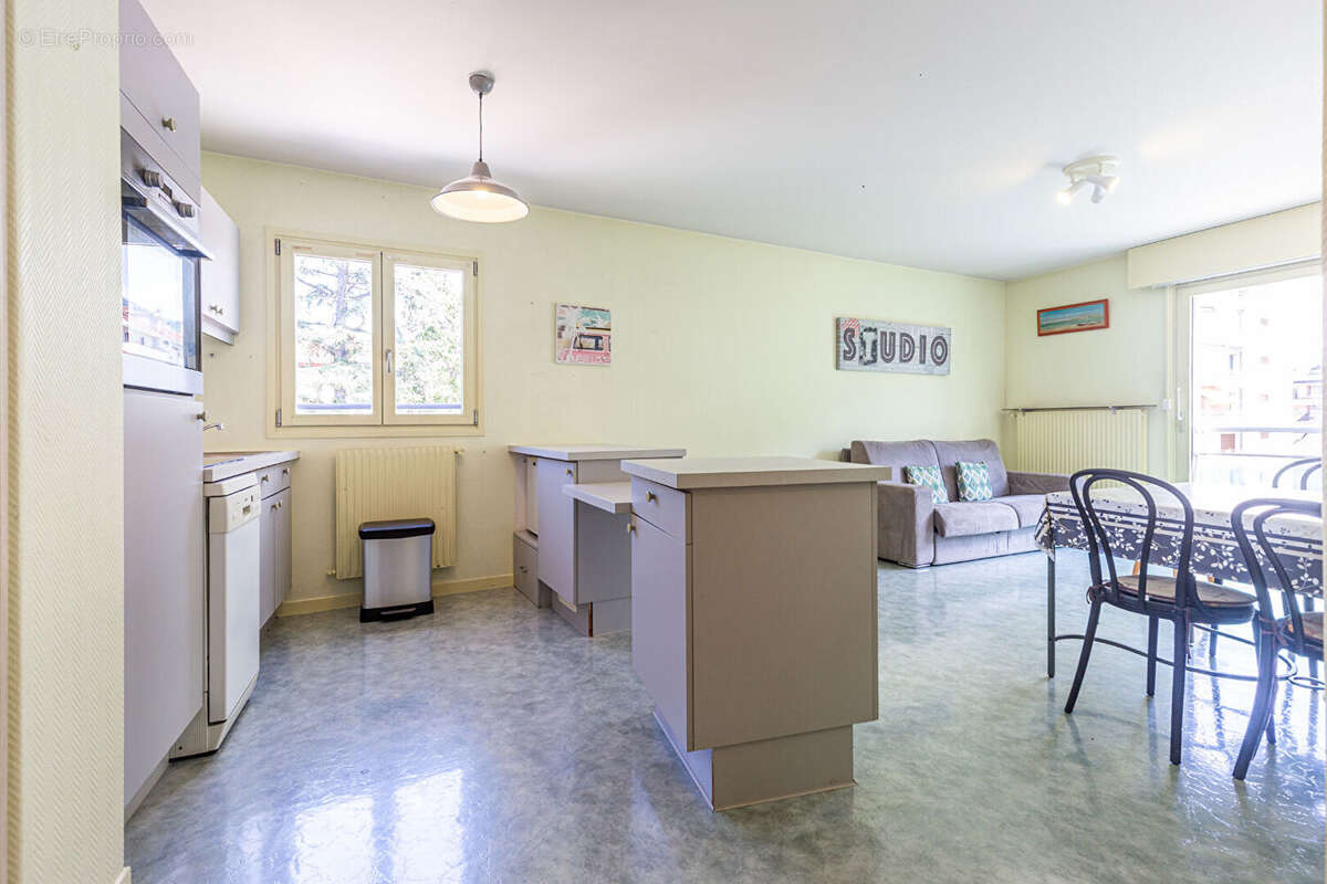 Agence immobiliere laforet - exclusivite - "tulipe" - annecy - hyper-centre - appartement t2 de 42,55m² - balcon - cave - photo 8