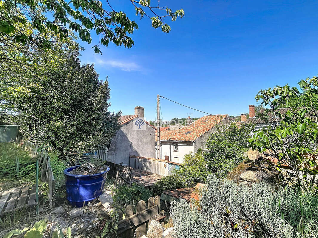 Maison à PARTHENAY