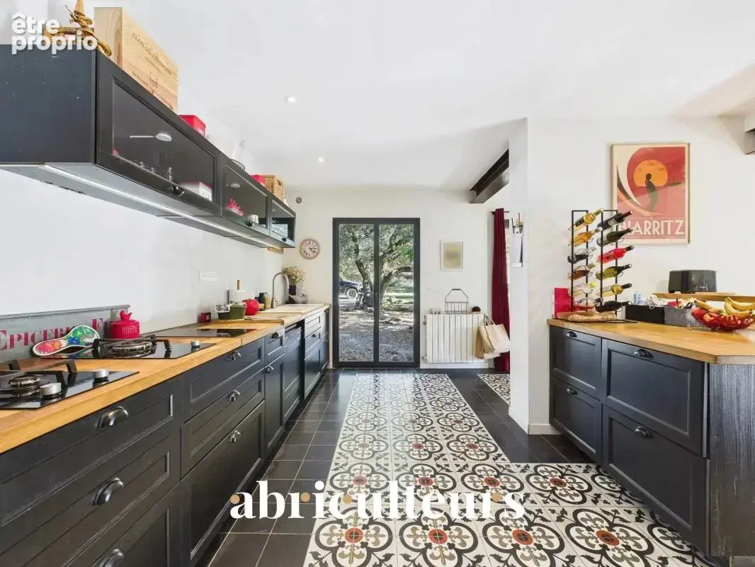 Belle propriété avec terrain, piscine/ poolhouse, dépendance à Rognes 13840 - photo 11