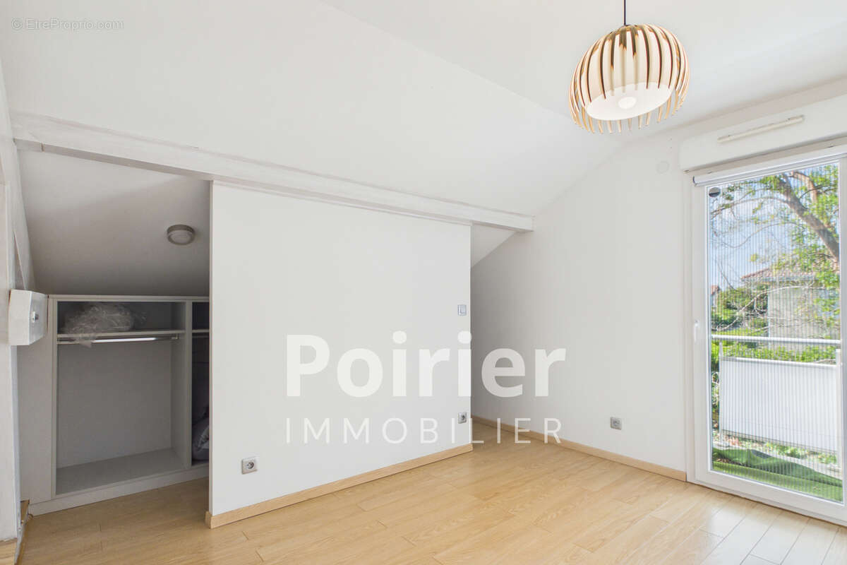 Maison contemporaine 6 pièces de 140 m2 avec piscine - photo 8