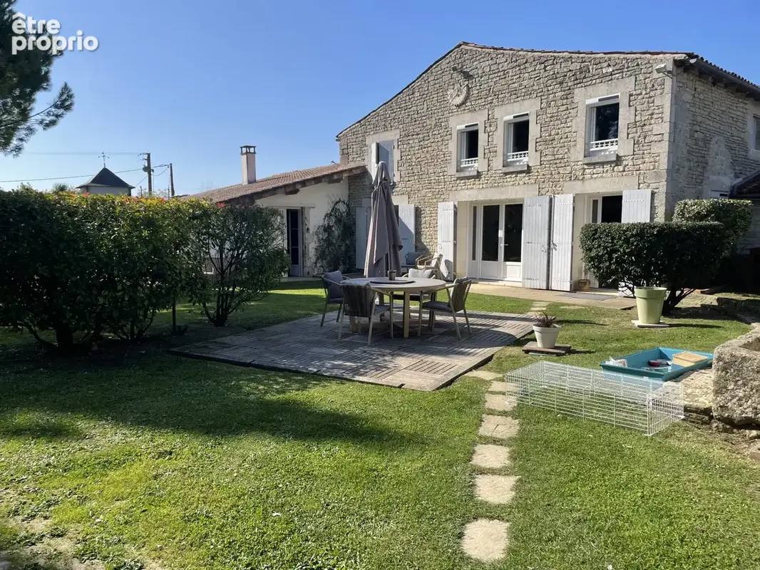 Prignac magnifique propriete de 290 m2 parc de 7500 m2 gite de 130 m2 garage de 60 m2 dependances de 190 m2 - photo 12