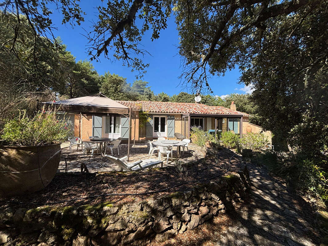 A VENDRE EN EXCLUSIVITE à TOURTOUR Maison de 132 m² + piscine + véranda de 15m² - photo 24