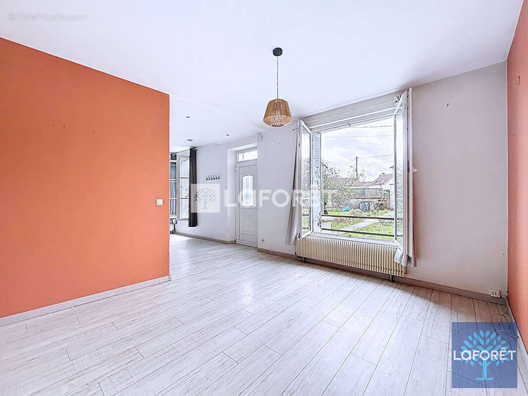 Maison à VIGNEUX-SUR-SEINE