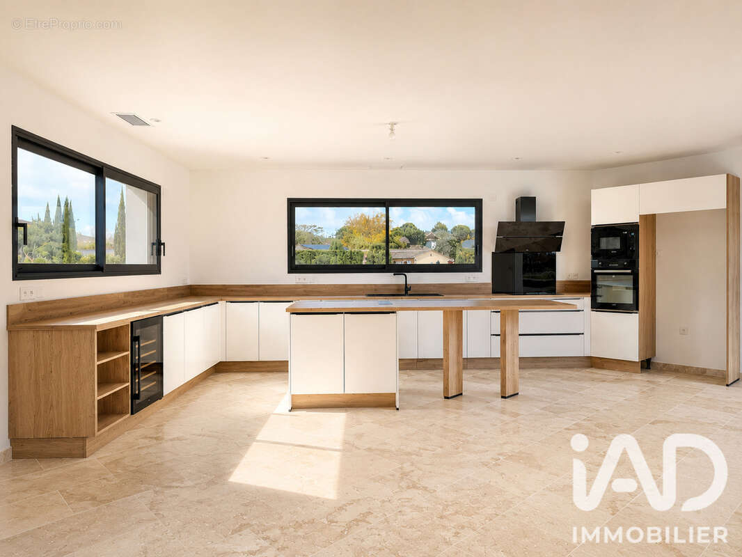 Maison 155 m² à Villeneuve-Les-Montreal  - photo 4