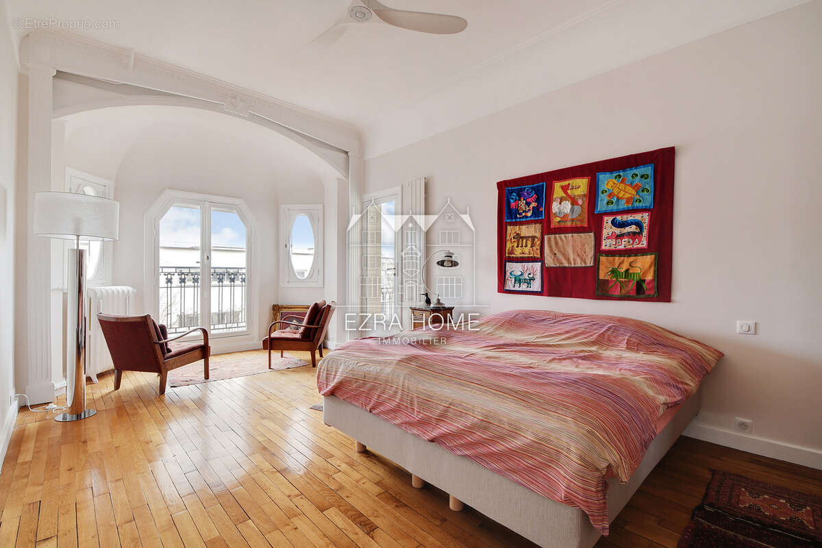 Appartement à PARIS-16E