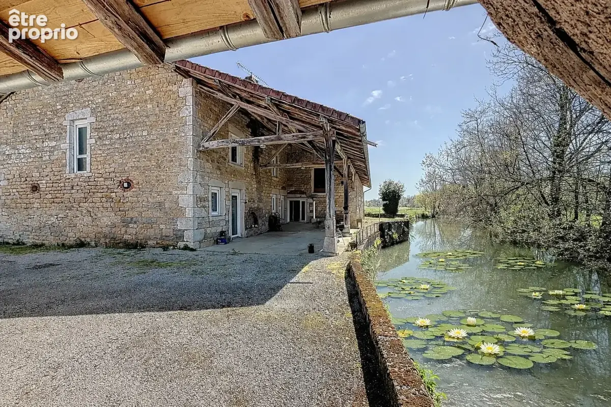 Moulin d’origine XVème siècle - Propriété de caractère avec droit d’eau - 1,6 ha - DPE A - photo 2