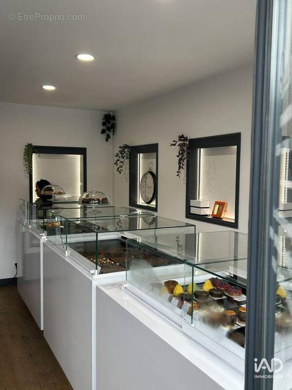 Photo 1 - Commerce à ROCHEFORT-MONTAGNE