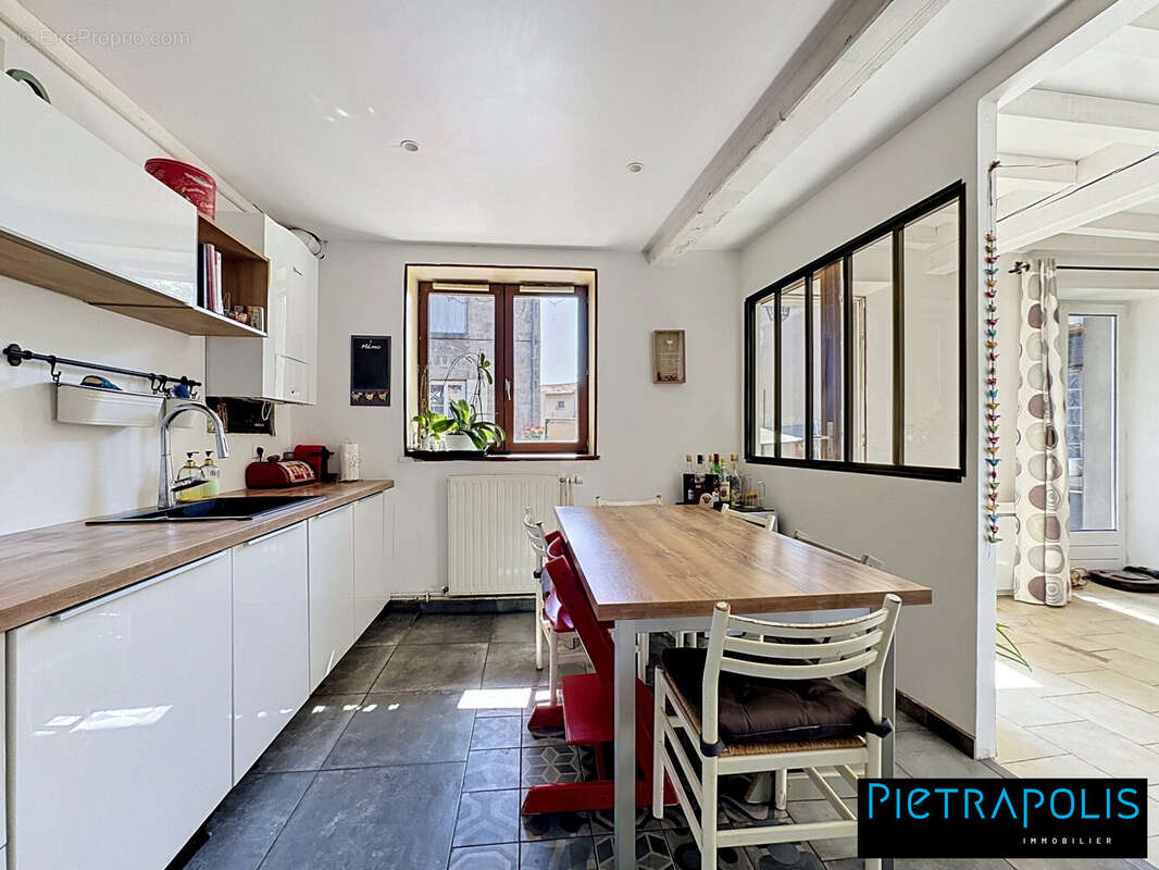 Maison 175 m² à Soucieu-En-Jarrest  - photo 6