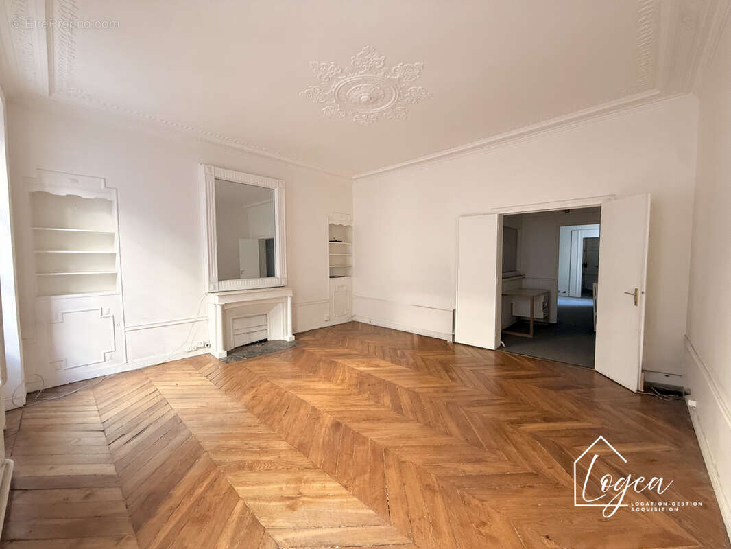 Appartement à PARIS-8E