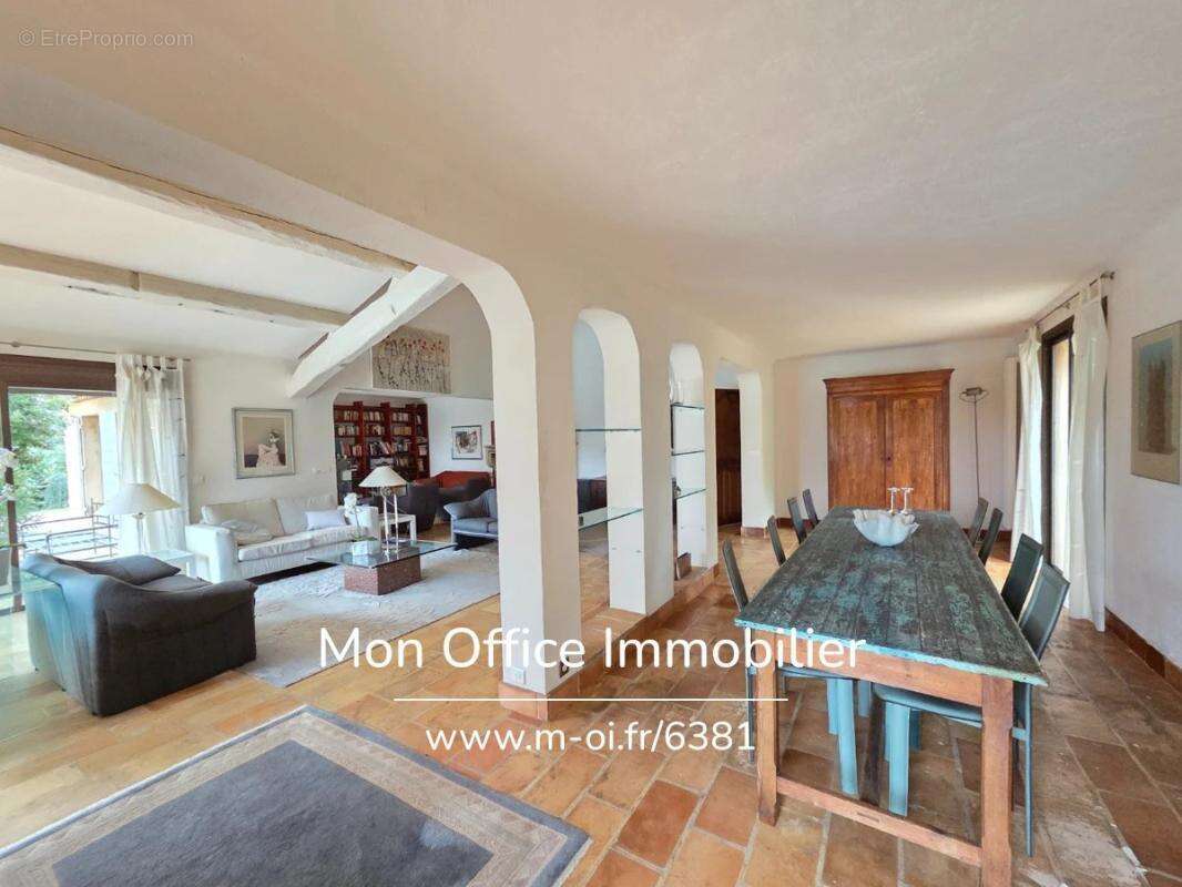Référence : 6381-NGU. - Maison 12 pièces 376 m2 - photo 8