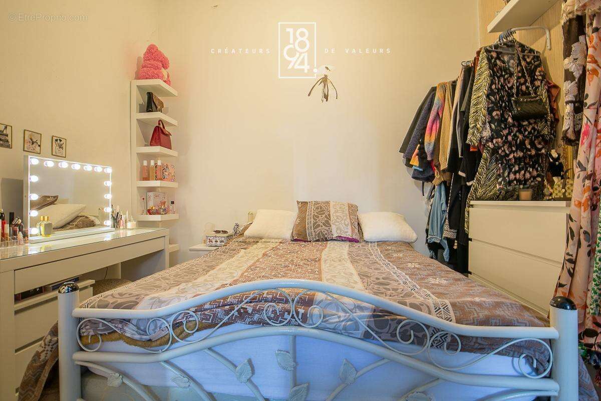 Appartement à MARSEILLE-1E