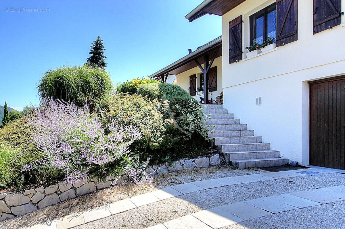 Maison 4 pièces 145 m² sur sous-sol complet - photo 5