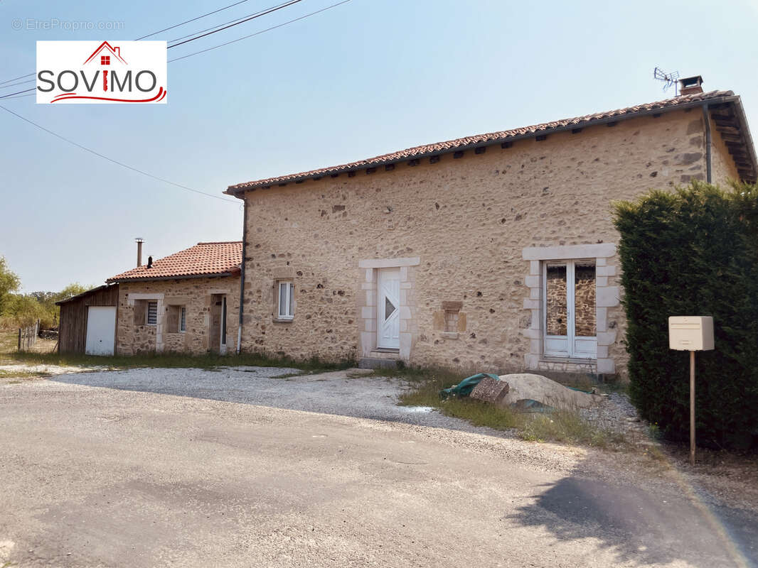 Laissez vous seduire par cette maison de campagne en pierre, nichée sur 3,41 ha en bord de rivière - photo 26