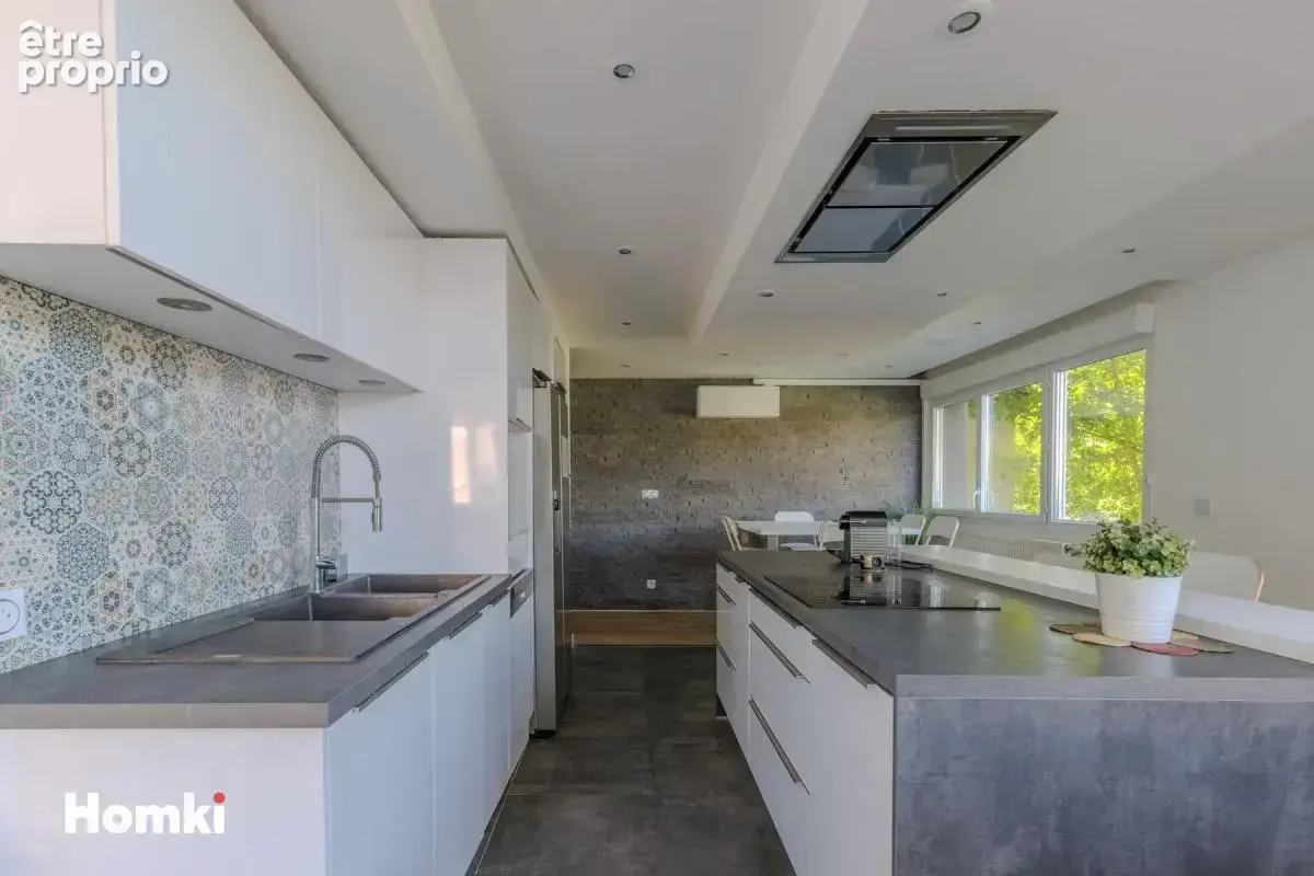 COUP DE CŒUR GARANTI — Duplex T5 atypique 104 m²  Terrasse  Vue Parc  Saint-Priest, Rue Claude Berri - photo 5