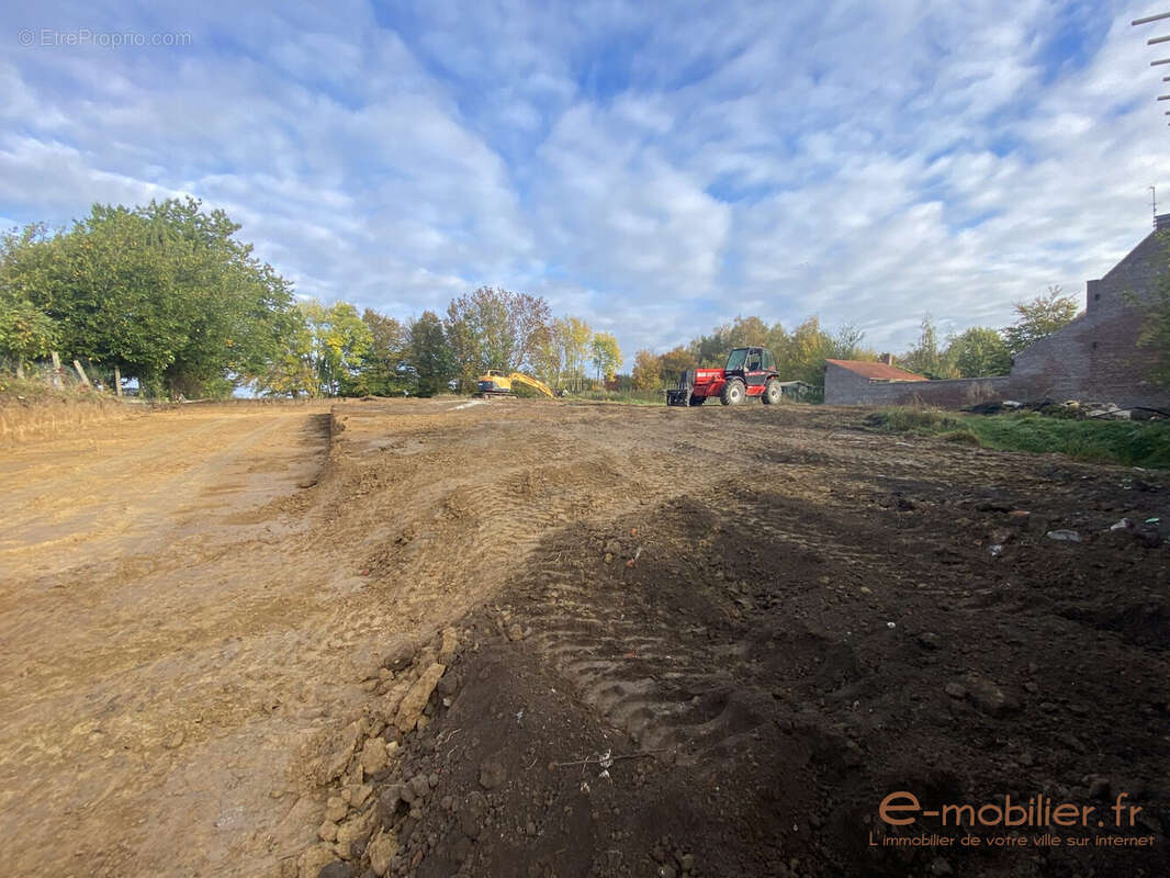 Terrain à MONCHEAUX