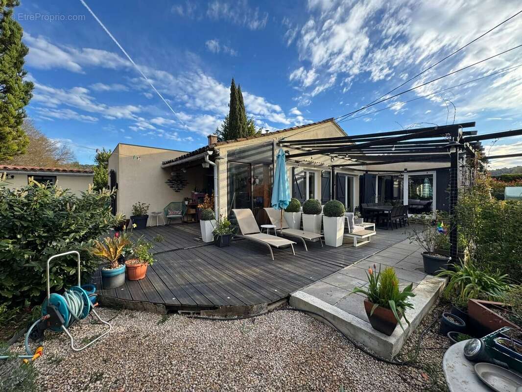 Maison à ENTRECASTEAUX