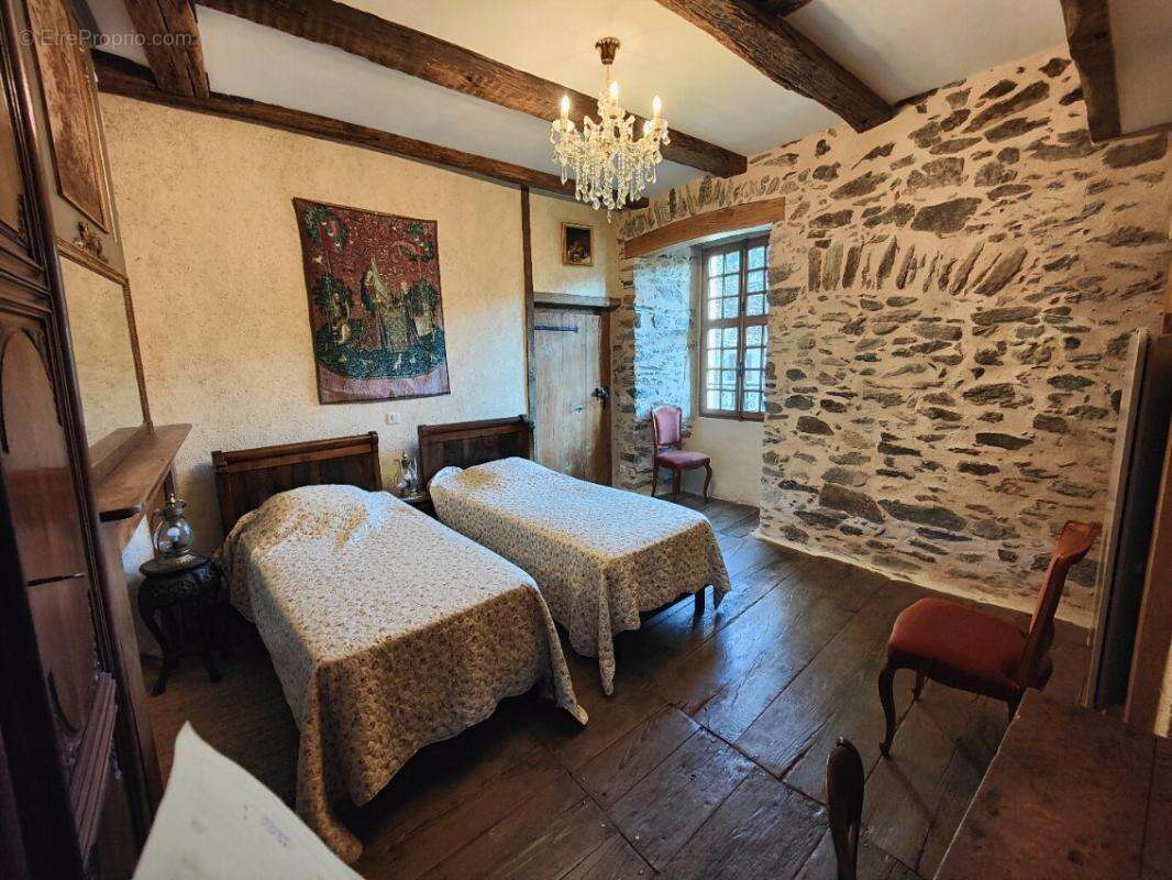 Maison à PREVINQUIERES