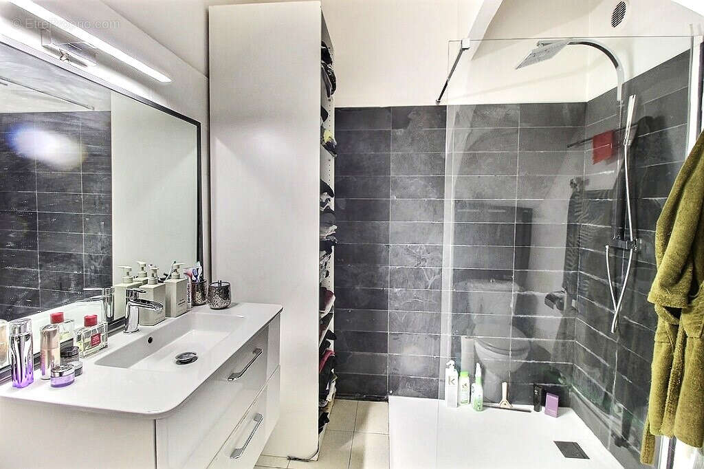 Commerce à MARSEILLE-8E