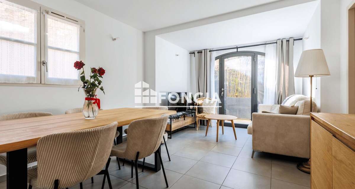 Appartement à VILLENEUVE-LES-AVIGNON