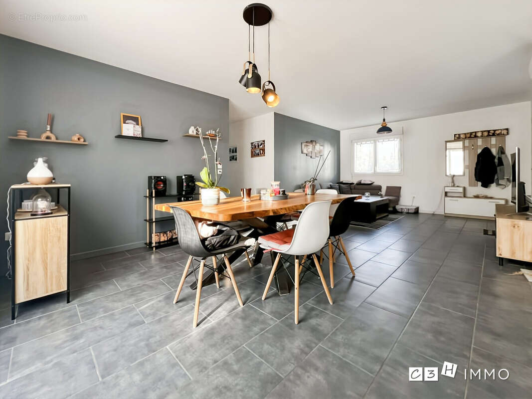 Maison à LAVERNOSE-LACASSE