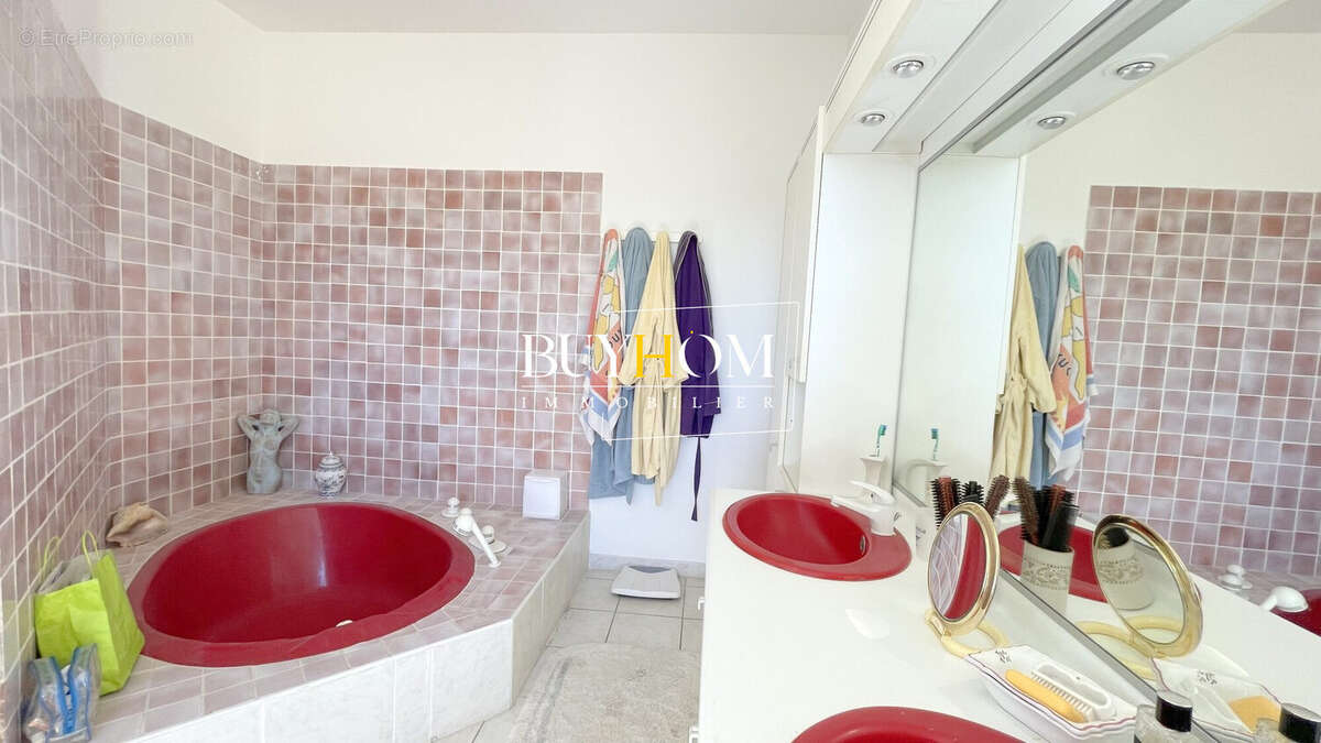 Maison 304 m² à Gordes  - photo 8